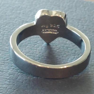 Trademark ring with heart pendant size 6