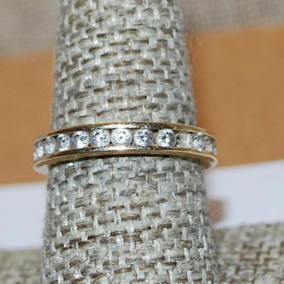 Size 8 Vintage Infinity Gold Colored Edge Clear Stone RING (4.1g)