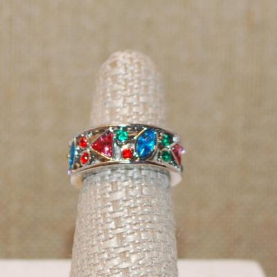 Size 6 Infinity Style Multicolor Ring with Different Sized Stones on a Silver Tone Band (5.9g)