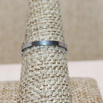 Size 8 Delicate Stainless Steel "SINGLE BUTTERFLY" Ring (1.5g)