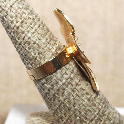 Size 7 ALL Gold Colored "5 Petal Flower" Ring on an OPEN BAND (4.7g)