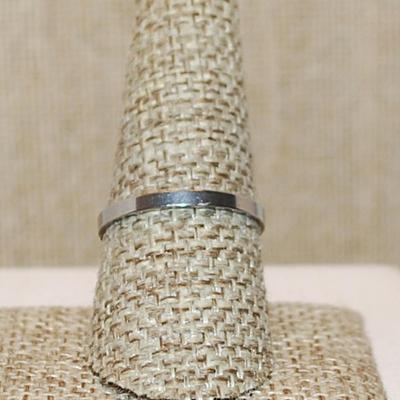 Size 9 Delicate STAINLESS STEEL Ring with "6 TINY HEARTS DESIGN" on a Silver Colored Band (1.5g)