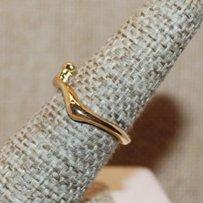 Size 7 ALL Gold Colored "SINGLE BRANCH" Ring on an OPEN Gold Tone Band (1.8g)