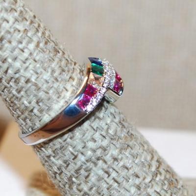 Size 6 Overlap Style Ring with Red, Green, Blue & Champagne Colored Stones on a Silver Tone Band (3.5g)