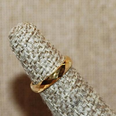 Size 4 Beveled Titanium Infinity Stainless Steel Ring on a Gold Tone Band (1.4g)