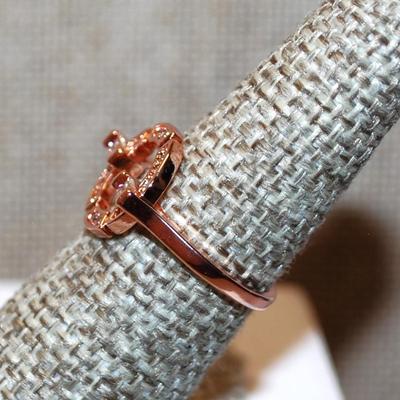 Size 6¼ Marked .925 Rose Gold Circle Design with Inlay Clear Stone Accents on a Silver Filled Band (2.5g)