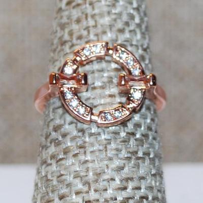 Size 6¼ Marked .925 Rose Gold Circle Design with Inlay Clear Stone Accents on a Silver Filled Band (2.5g)