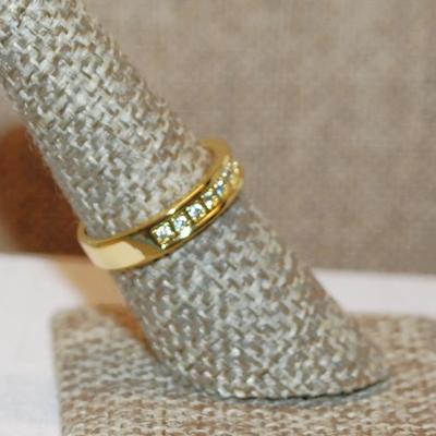 Size 6¼ Marked .925 Half Infinity Style Ring with Center Row of Clear Stones on a Gold Tone Band (3.3g)