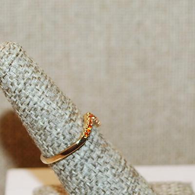 Size 7 Marked .925 Delicate ORANGE Stones Ring with a "V" Bend on a Silver-Filled Gold Colored Band (1.6g)