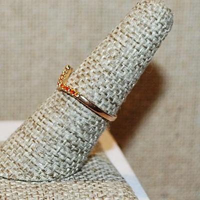 Size 7 Marked .925 Delicate ORANGE Stones Ring with a "V" Bend on a Silver-Filled Gold Colored Band (1.6g)