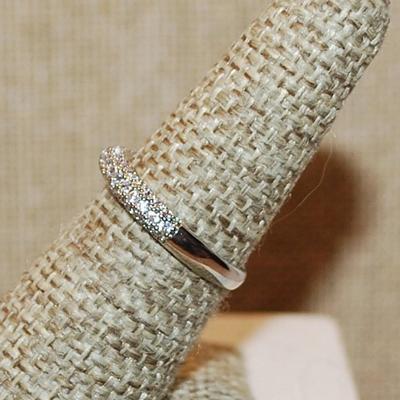 Size 7 Marked .925 Delicate Half Infinity Ring with 3 Rows of Glittery Clear Stones on a Silver Band (2.1g)