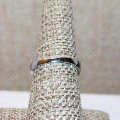 Size 7¼ Connected Green HEARTS Ring with Clear Stone Accents on a Silver Band (3.2g)