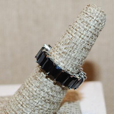 Size 7¼ Infinity Style BLACK "Panels" Ring on a Silver Tone Band (4.8g)