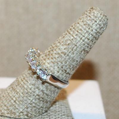 Size 7½ Row of 5 Clear Stones Ring on a Silver Tone Band (3.9g)
