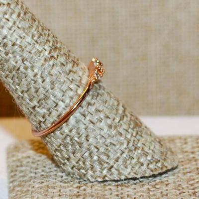 Size 7½ Delicate Rose Gold Clear Rectangle Stone Ring & Side Accents on a Rose Gold Band (0.9g)