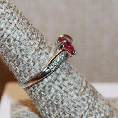 Size 7½ Two-Tone Red HEART Ring with Swirl Accents & Stones on a Silver Tone Band (2.3g)