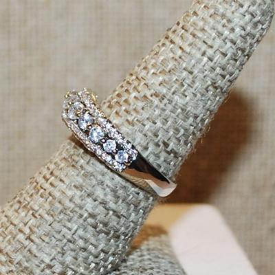 Size 7½ Marked .925 Tapering Sized Clear Stones Row & 2 More Brilliant Stone Rows on a Silver Band (3.6g)