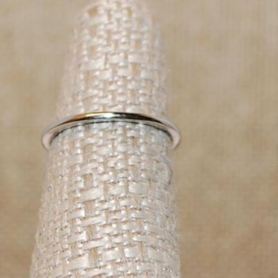 Size 8½ Delicate BLUE Rectangle Stone Ring with 2 Round Clear Stone Sides on a Silver Band (1.3g)