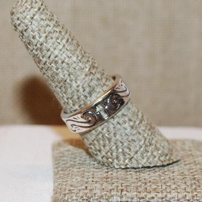 Size 8½ Marked .925 4 Hollowed Out CROSSES on a Graphically Design Silver Band (5.1g)