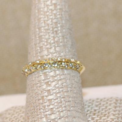 Size 9 Half Infinity Style Ring & Clear Stone Accents on a Beveled Gold Tone Band (3.1g)