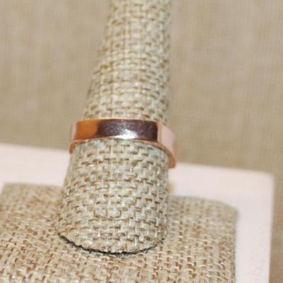 Size 9 Cutout 8 Deep Pink Stones Ring on a Rose Gold Solid Band (4.3g)