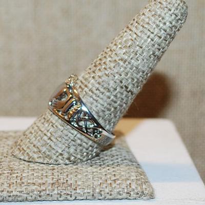 Size 10 Crowned "HEART in HANDS" Ring on a Silver Tone No-Stones Band (4.1g)