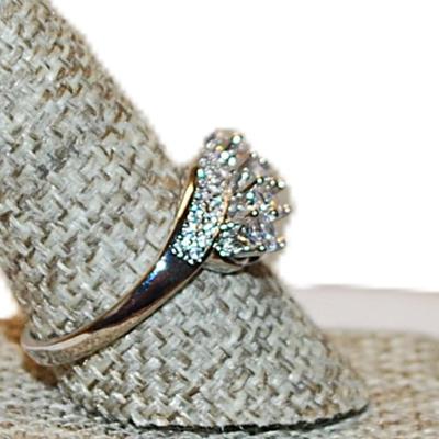 Size 10 Marked .925 Showy Party Ring with 5 Clear Stones & Top/Bottom Brilliant Accent Stones on a Silver Band (4.3g)