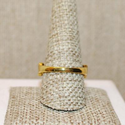 Size 11½ Large Blue Oval 4 Prong Stone Party Style Ring with Side Accents on a Gold Tone Band (8.2g)