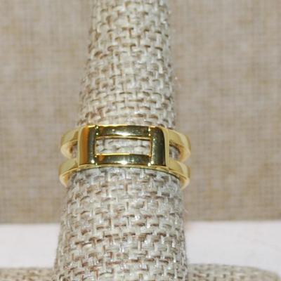 Size 10 Split 2 Tier Setting & Clear Stones Ring on a Gold Tone Band (5.2g)