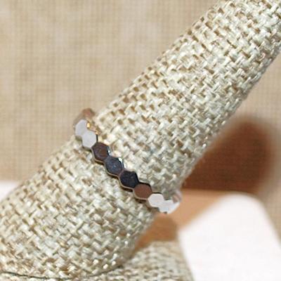 Size 8 Infinity Style No-Stones Ring with All Hex Shape Segments on a Silver Tone Band (2.7g)