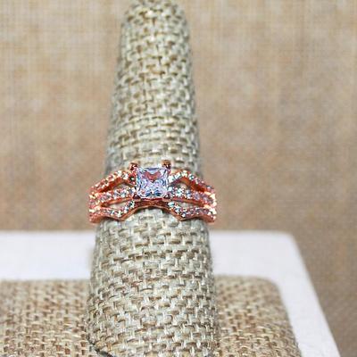 Size 6½ Rose Gold Square Main Stone Ring with 3 Rows of Side Accents on a Rose Gold Tone Band (3.9g)