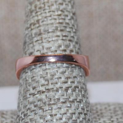 Size 6½ Rose Gold Square Main Stone Ring with 3 Rows of Side Accents on a Rose Gold Tone Band (3.9g)