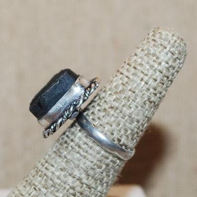 Size 10½ Marked .925 Rectangle Shaped BLACK TITANIUM Gemstone Ring with "Looped Surround" on a Silver-Plated Band (6.5g)