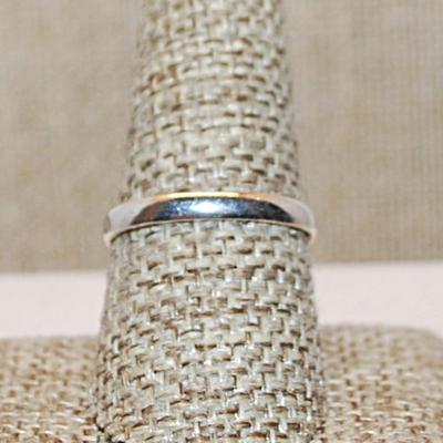 Size 9½ Marked .925 Small Translucent Light Blue OPAL Style Gemstone Ring on a Silver-Plated Band (7.0g)