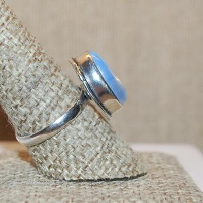 Size 9½ Marked .925 Small Translucent Light Blue OPAL Style Gemstone Ring on a Silver-Plated Band (7.0g)