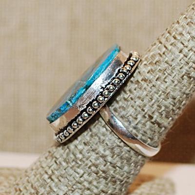 Size 8½ Oval BLUES & BROWNS Colored AGATE Gemstone Ring with a Full Rope Surround on a Silver Tone Band (8.8g)