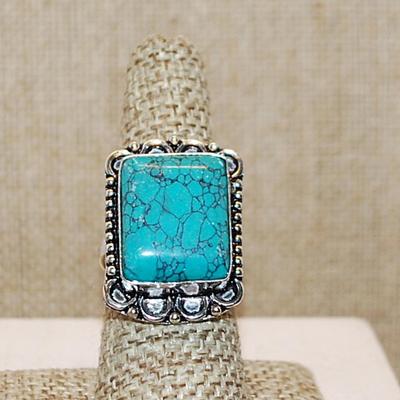 Size 8½ RECTANGLE Shaped Crackled TURQUOISE Gemstone Ring with a 8 Loop Surround on a Silver Tone Band (7.5g)