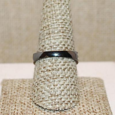 Size 9 Unique Triple PURPLE Round Vertical Stones Ring on an All Black Band (3.4g)