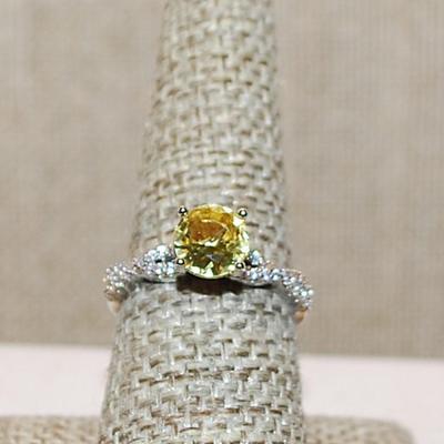 Size 8¼ Round 4 Prong YELLOW CITRINE Stone Ring with Side Infinity Loops on a Silver Tone Band (2.7g)