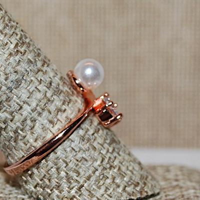 Size 10 Marked .925 Interesting "Pearl & Pear" Stone Ring on a Rose Gold Silver Band (2.5g)