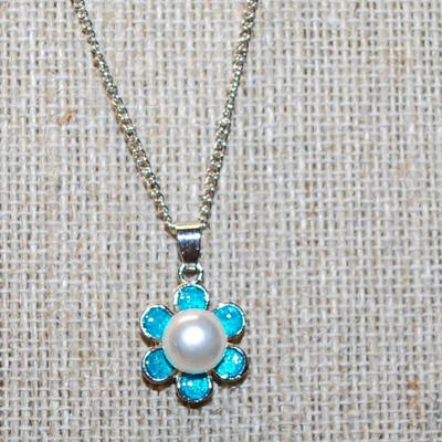 6 Rounded Petals PENDANT (½" circ.) & Center Pearl Style Stone on an ADJUSTABLE Silver Tone Necklace Chain 16"-18" L