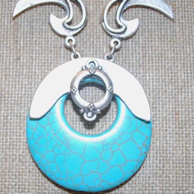 Crackled Jade-Style Necklace with Silver Tone Circles & Crescent Accents 20" L