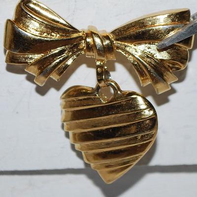 "I Love You Grandmother" Dangle HEART BROOCH (1½" x 1½") on a BOW Style Gold Tone Setting