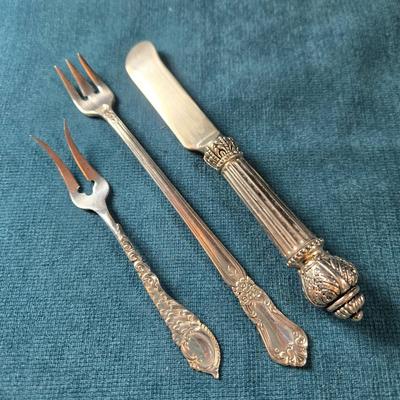 Sale Photo Thumbnail #472: This lot is for a grouping of Antique Serving Pieces.  This is a trio of antique serving pieces. Large fork is marked Wm A .Rogers, Oneida Ltd.  The butter knife is unmarked.  The small fork is marked Sterling and weighs about 8 grams.  All are in very go