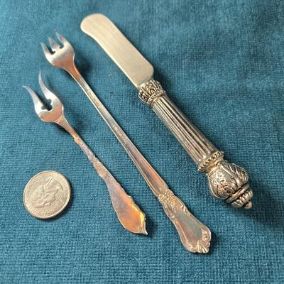 Sale Photo Thumbnail #476: This lot is for a grouping of Antique Serving Pieces.  This is a trio of antique serving pieces. Large fork is marked Wm A .Rogers, Oneida Ltd.  The butter knife is unmarked.  The small fork is marked Sterling and weighs about 8 grams.  All are in very go
