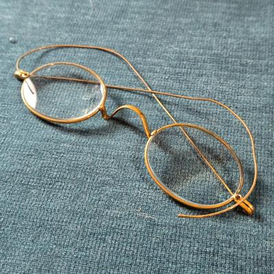 Sale Photo Thumbnail #517: This lot is for an Antique Eye Glass in Original Case. This is a nice set of Antique Eye Glasses with Original Case.  The case is clearly marked as to where it is from and has an Art Deco Design.  The eye glass rims are gold colored but not marked if they