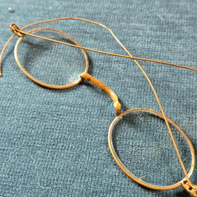 Sale Photo Thumbnail #518: This lot is for an Antique Eye Glass in Original Case. This is a nice set of Antique Eye Glasses with Original Case.  The case is clearly marked as to where it is from and has an Art Deco Design.  The eye glass rims are gold colored but not marked if they