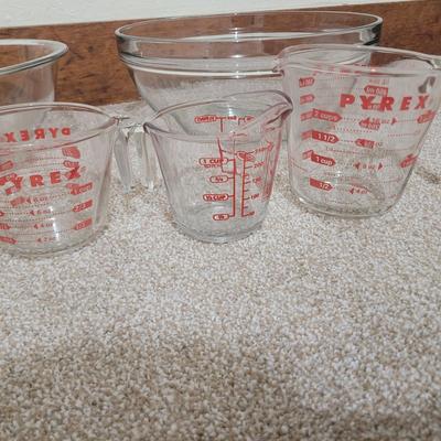 Sale Photo Thumbnail #565: Measure and mix all day long, no chips or nicks, they look new