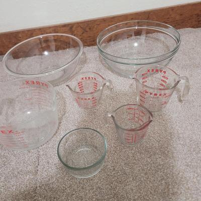 Sale Photo Thumbnail #564: Measure and mix all day long, no chips or nicks, they look new