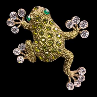 Sale Photo Thumbnail #502: Vintage Monet Gold Tone Green Rhinestone Crawling Frog Brooch